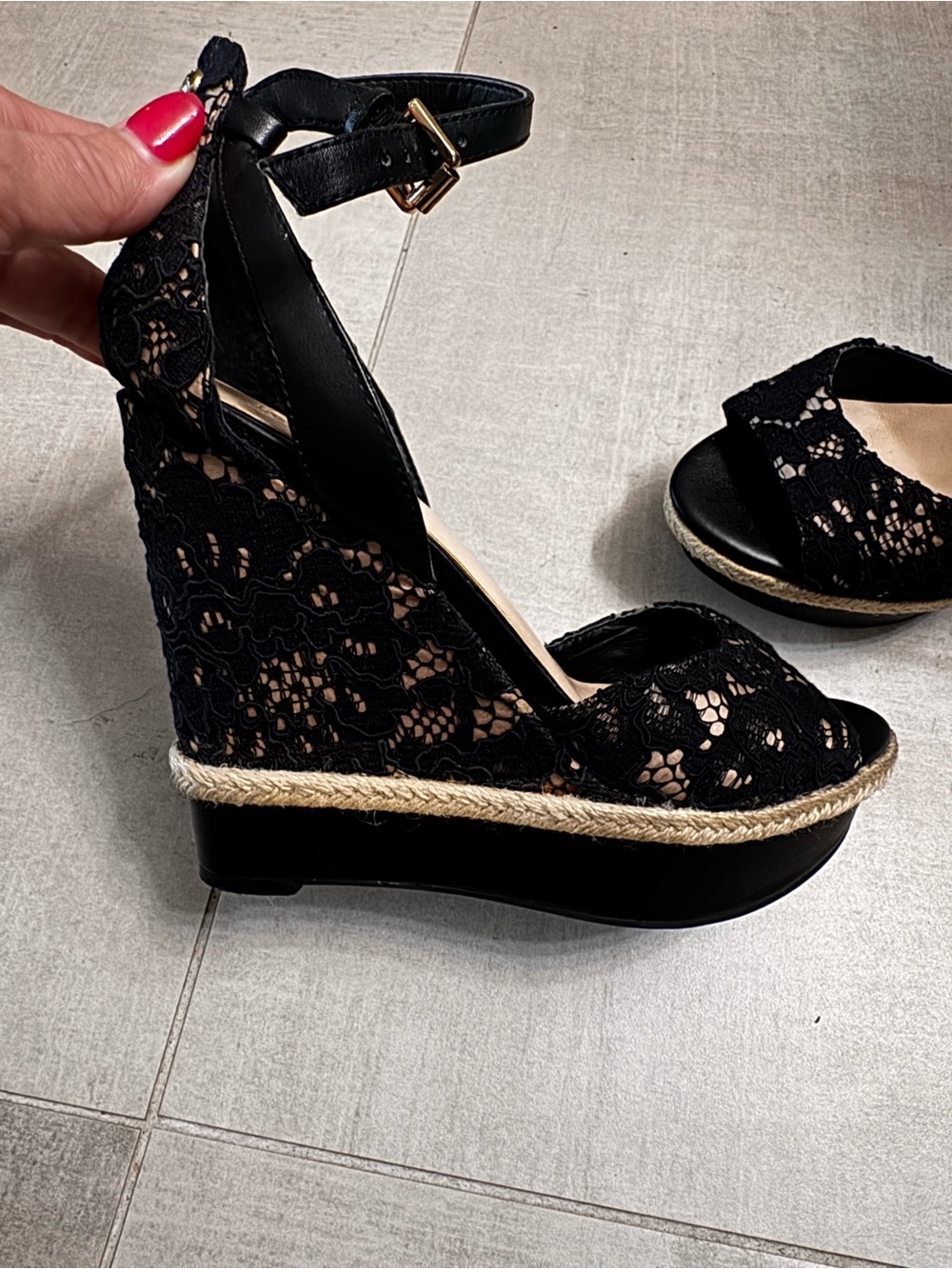 GUESS Black Lace Platform Wedge Sandals – Size 7M - Picture 4 of 8